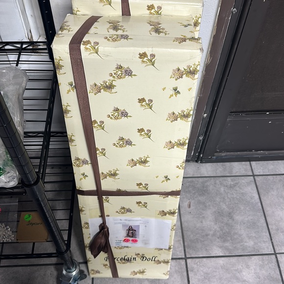 Jmisa 30" Porcelain Indian Doll beautiful in box - Picture 3 of 3